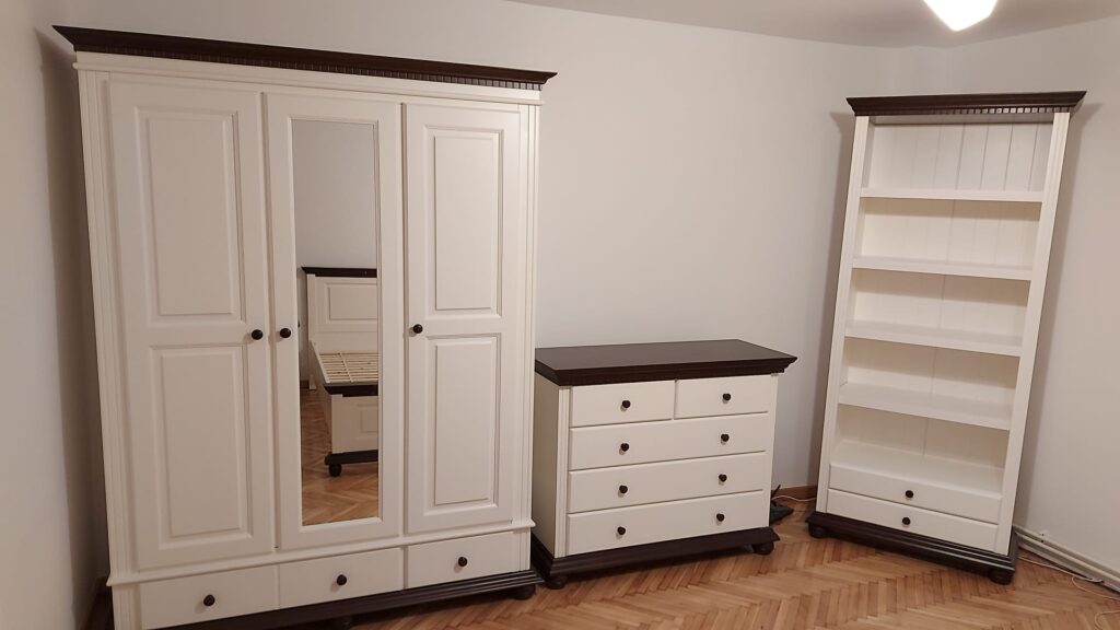 Mobila lemn masiv pentru un interior autentic și plin de caracter