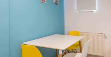 How to integrate the vibrant colors in the domestic arrangement